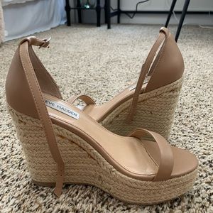 Steve Madden nude wedge heels